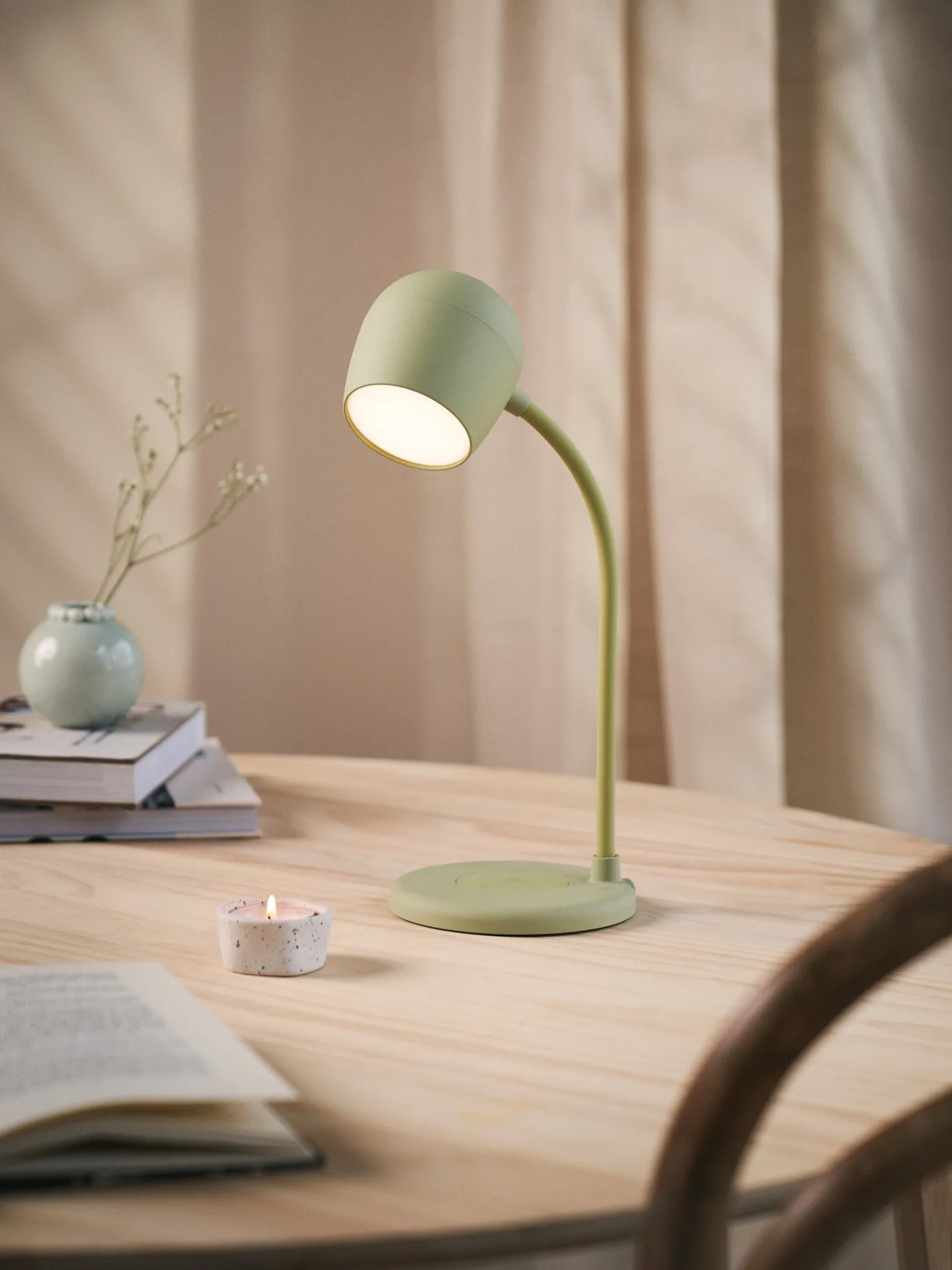 Bordlampe Med Høyttaler